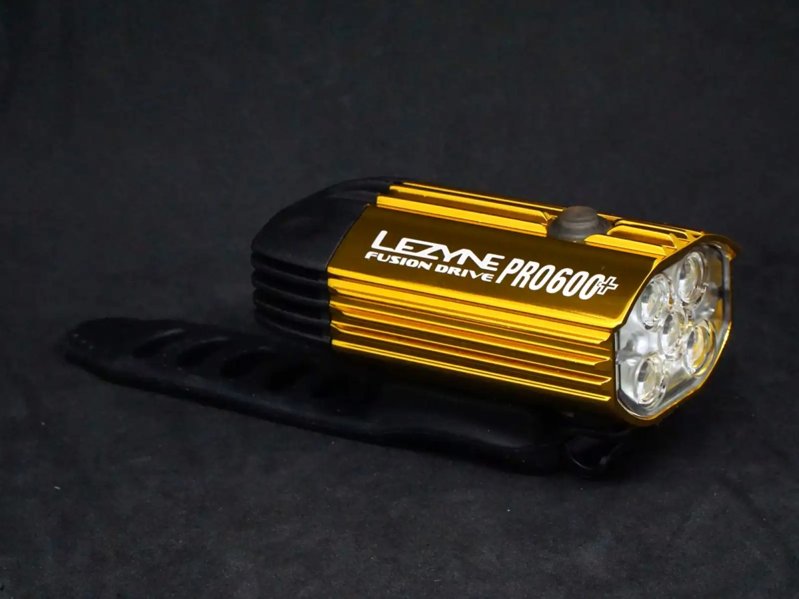 Lezyne Fusion Pro 600+ přední světlo Gloss Gold