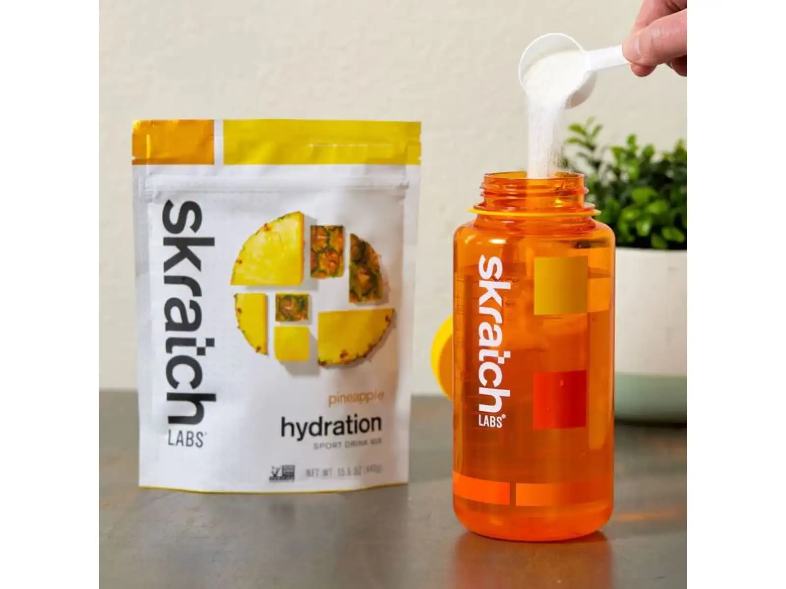 Skratch Labs Hydration Sport Drink Mix iontový nápoj 440 g ananas