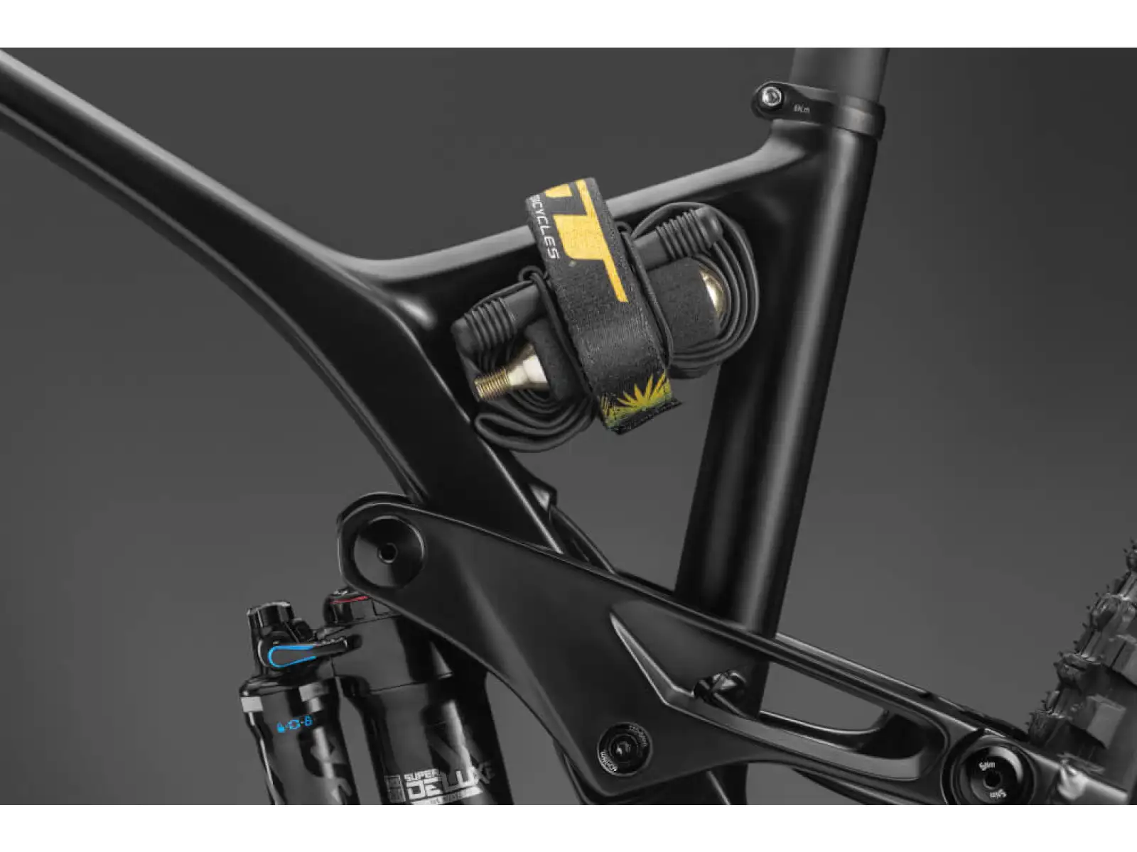 GT Force Carbon Pro DGR horské kolo
