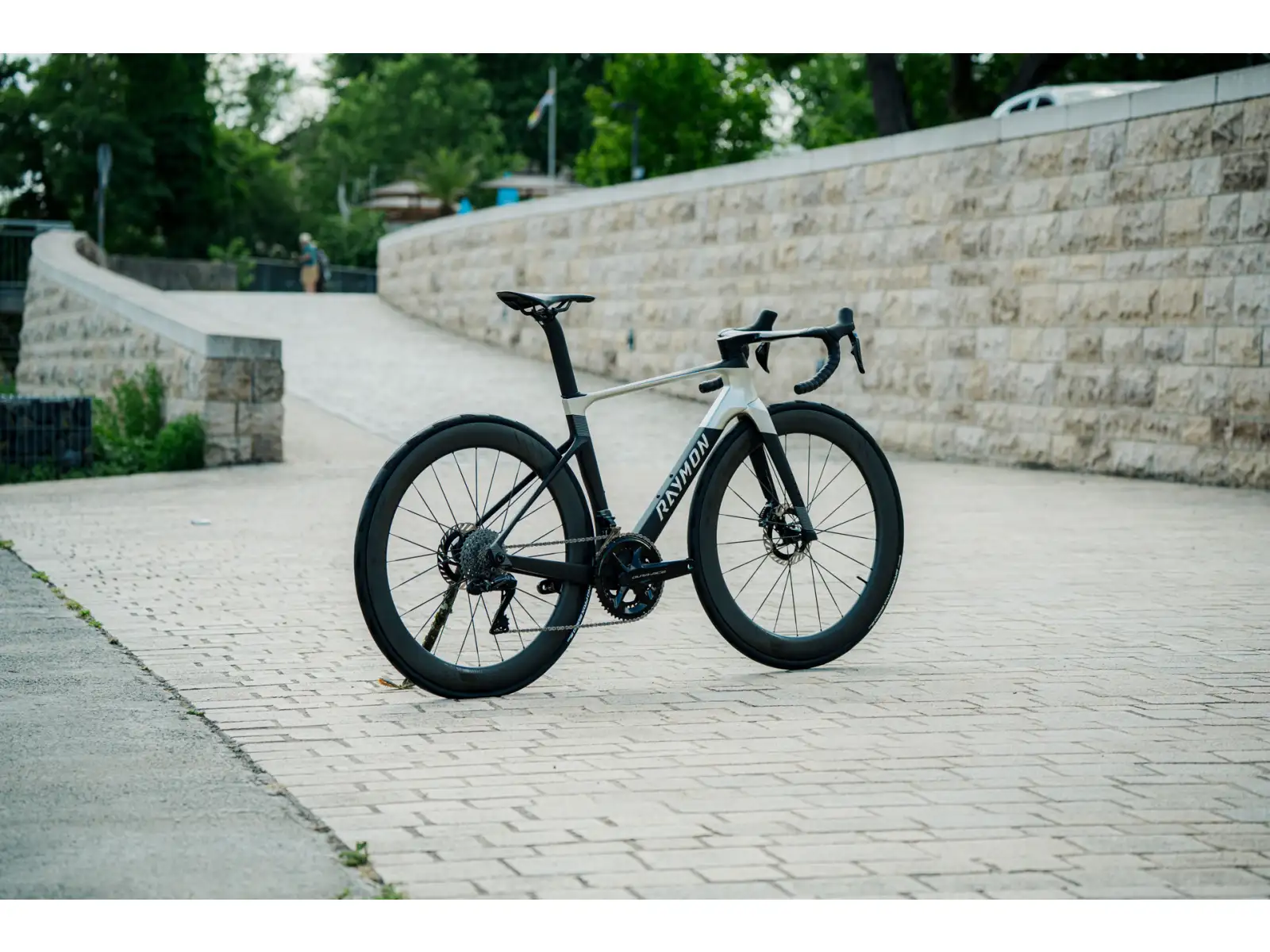 Raymon Arva Ultra 24S Ultegra Di2 silniční kolo carbon stealth