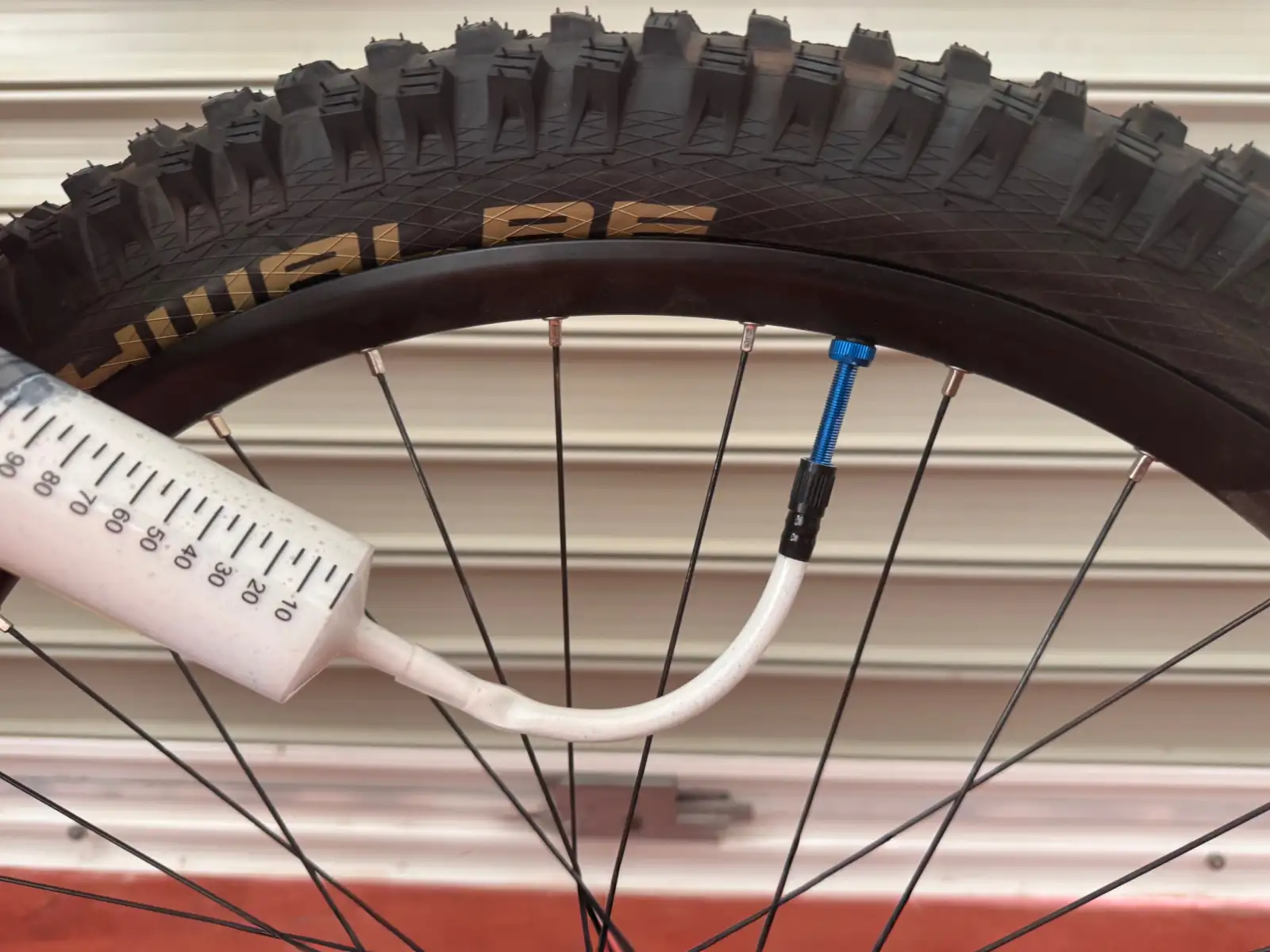 MAGIC MILK aplikátor Tyre Sealant Injector