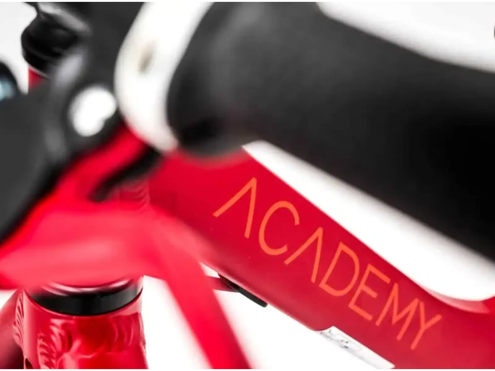 Academy Grade 1 dětské odrážedlo 12" červená