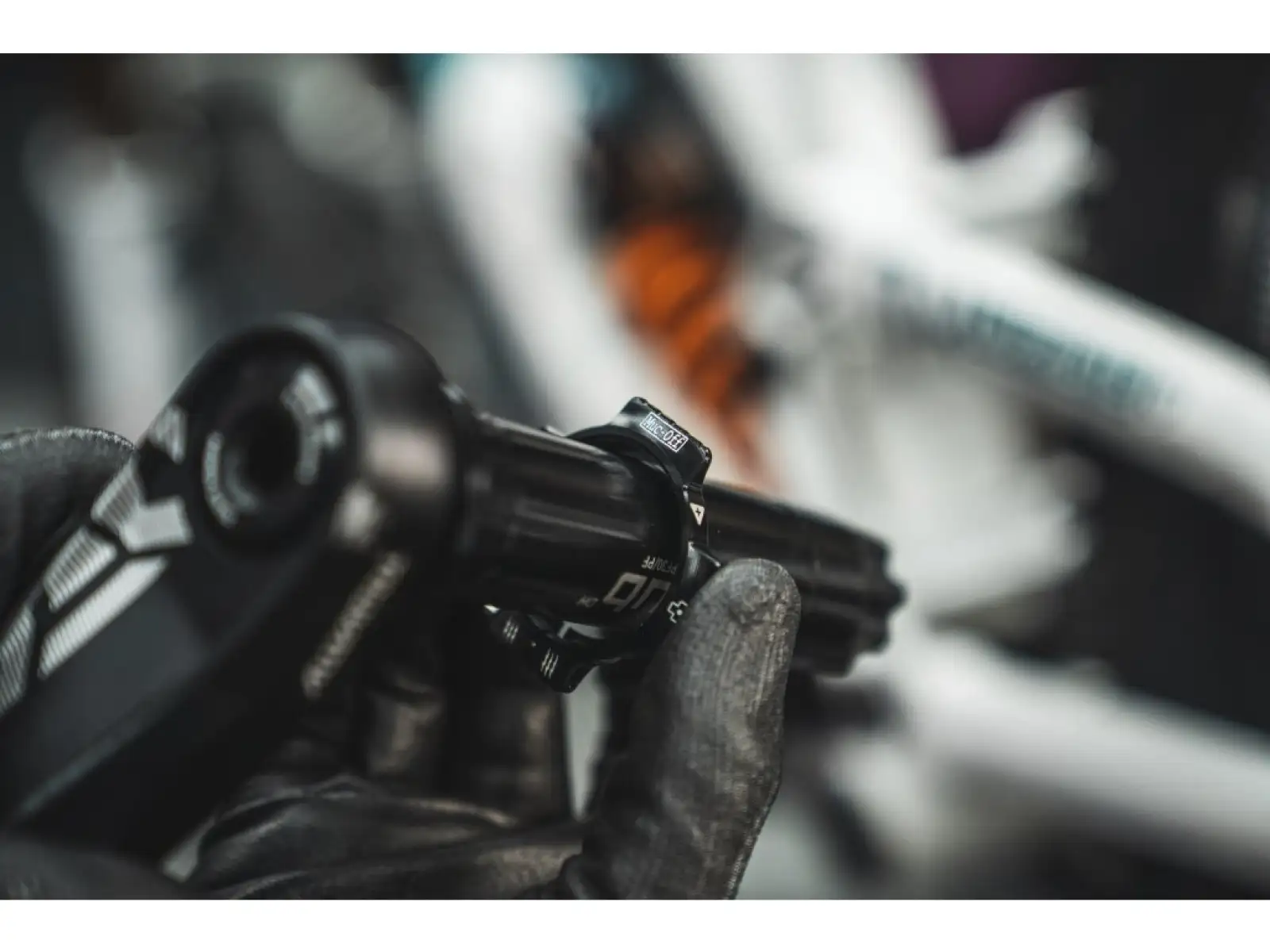 Muc-Off Crank Preload Ring předpínací kroužek ke klikám stříbrná