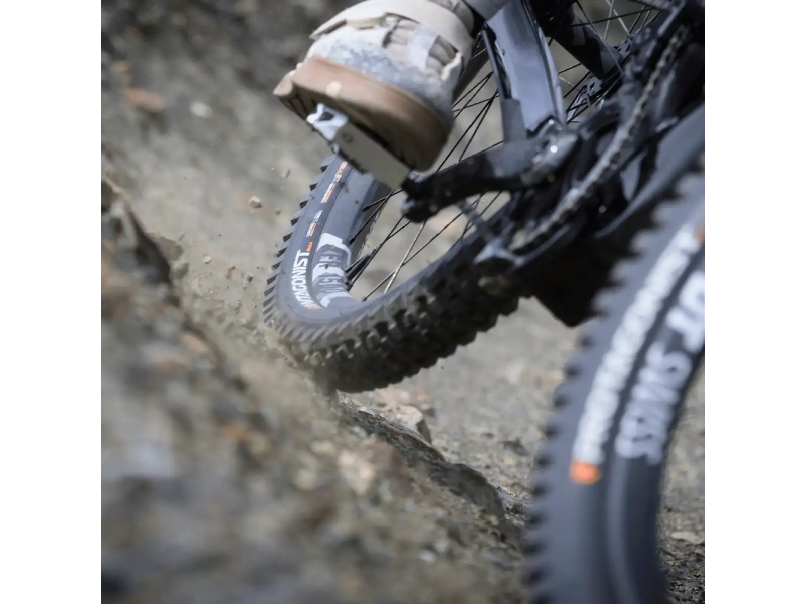 Pirelli CAST Antagonist DW, SmartEVO DH, 27.5x2.4, MTB plášť kevlar černý