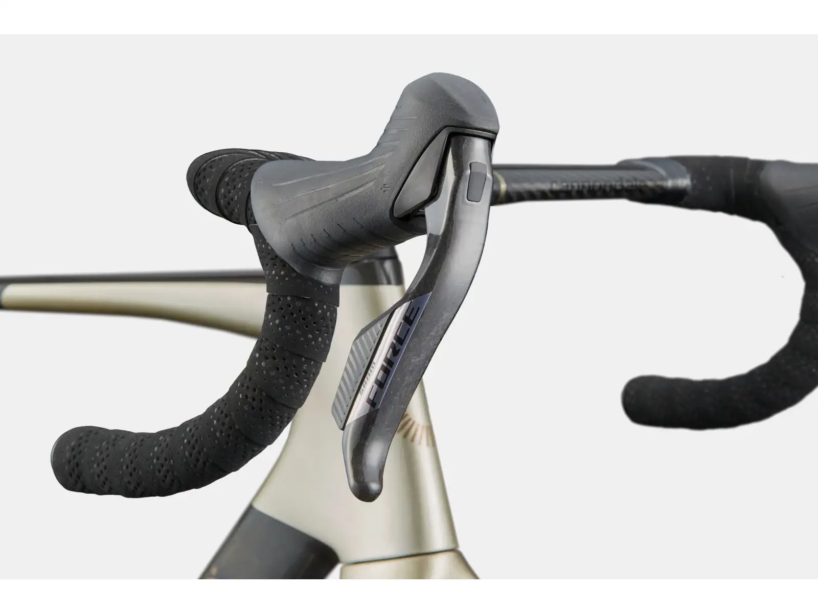 Cannondale SuperSix Evo 1 silniční kolo Platinum PLT