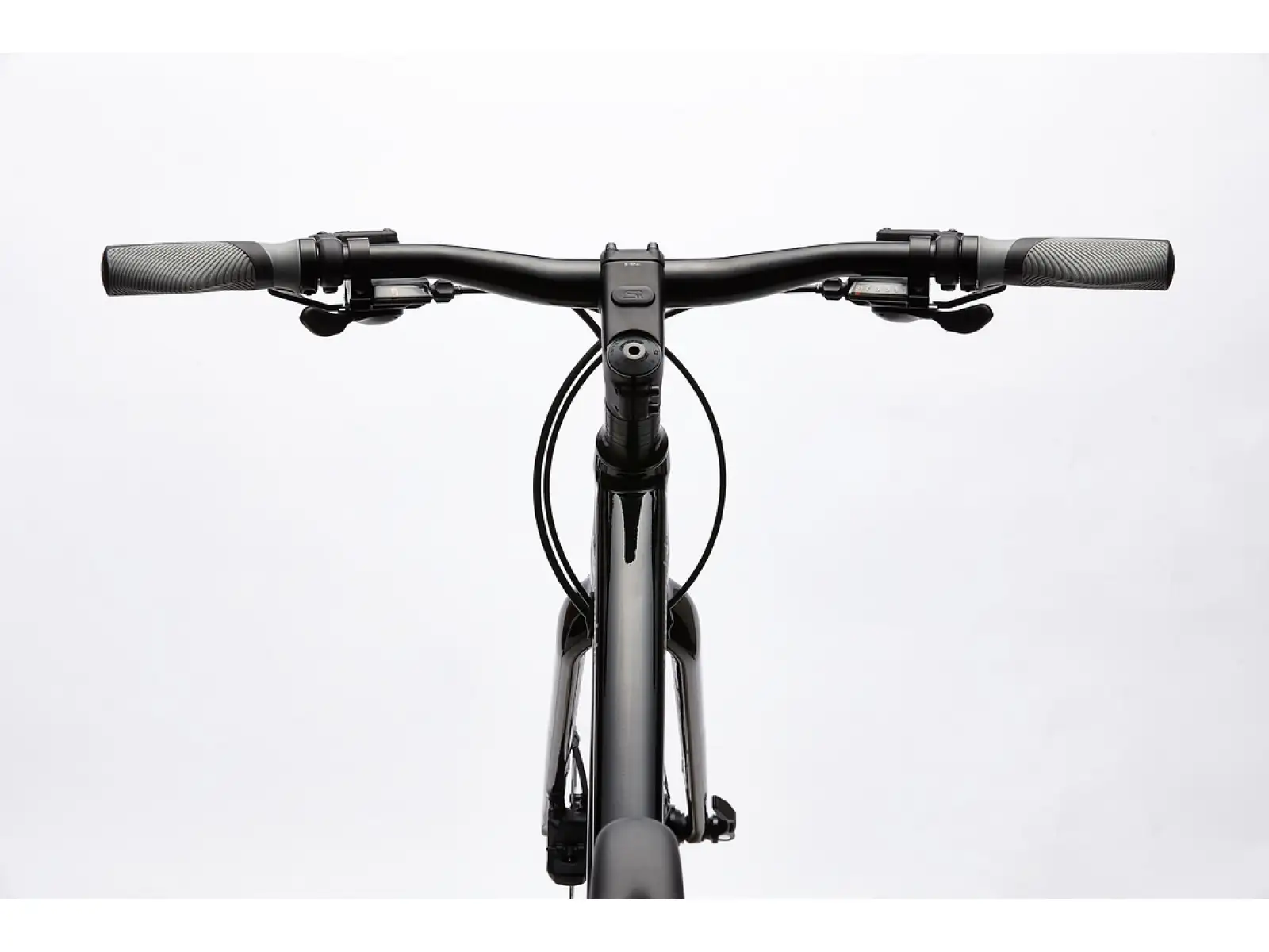 Cannondale Quick 3 trekingové kolo Black Pearl