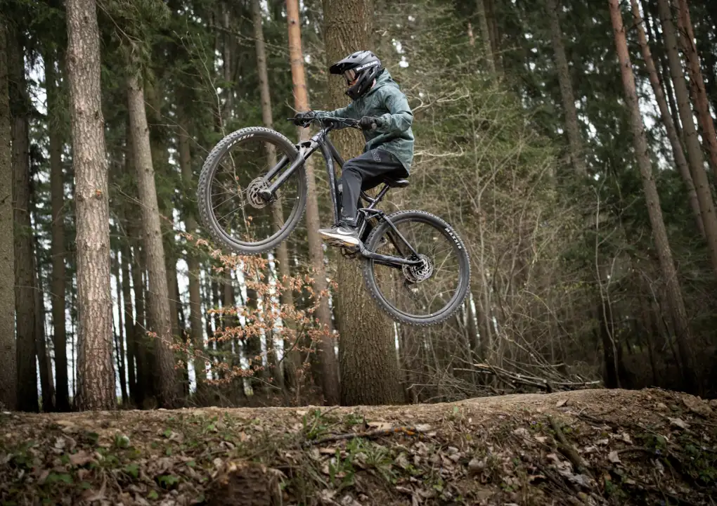 XC, trail, enduro nebo downhill aneb horská kola a jak se v nich vyznat