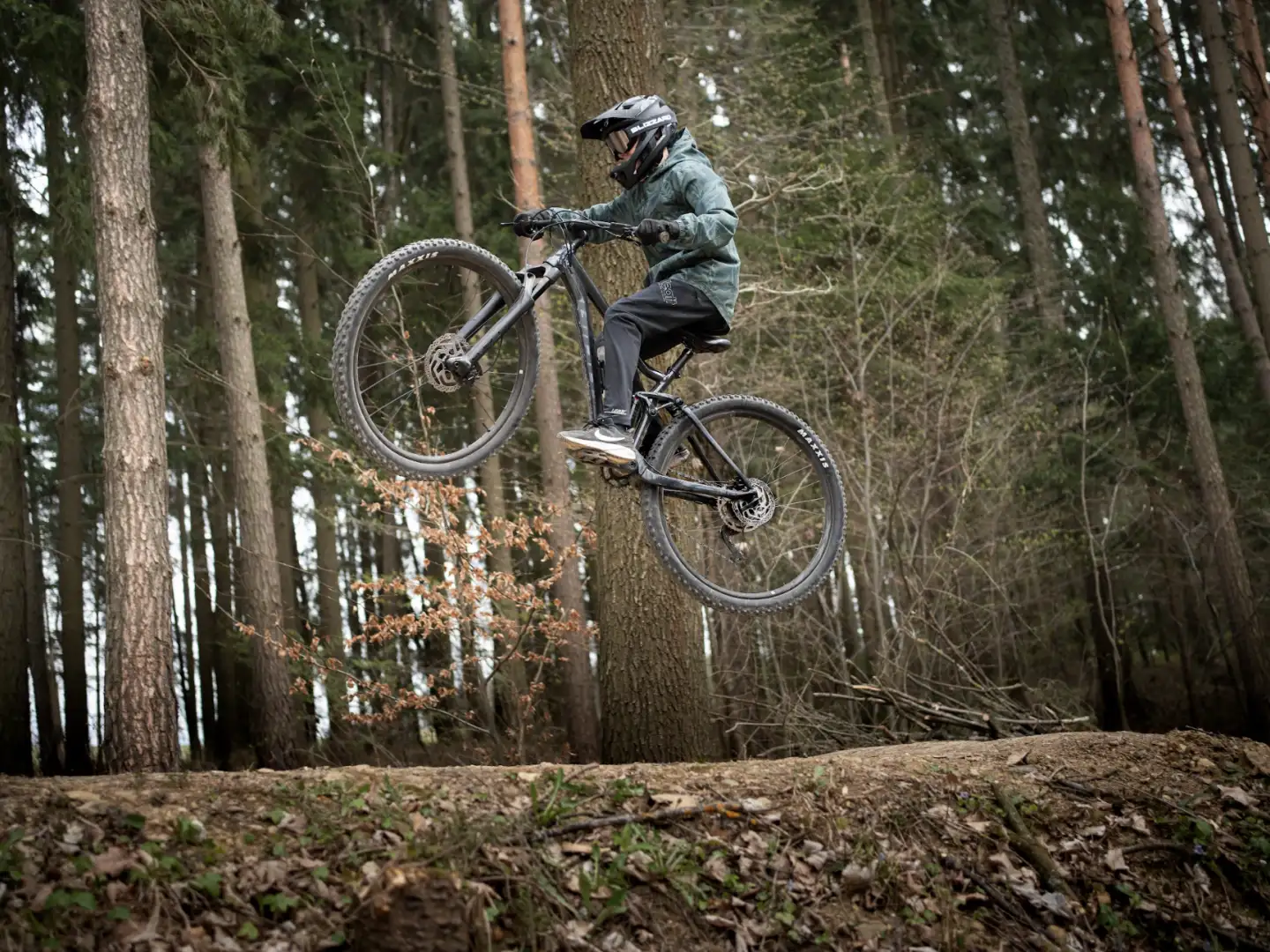 XC, trail, enduro nebo downhill aneb horská kola a jak se v nich vyznat