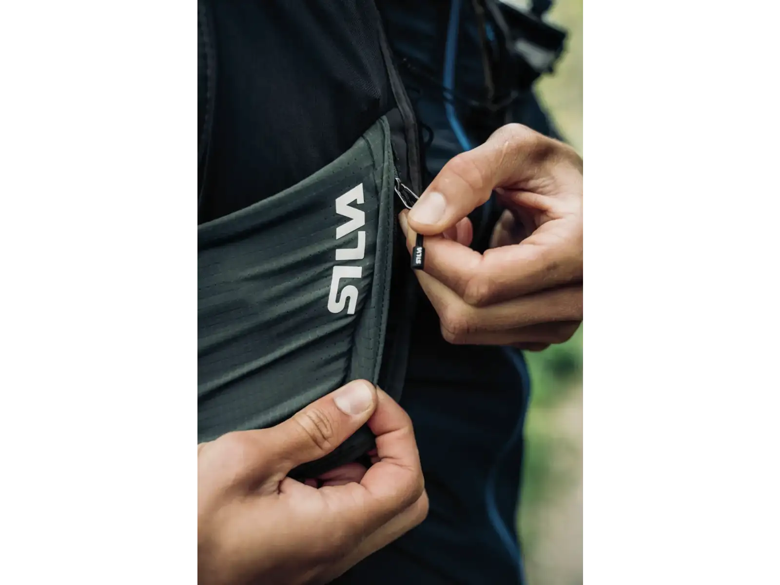 Silva Strive Fly běžecká vesta Black