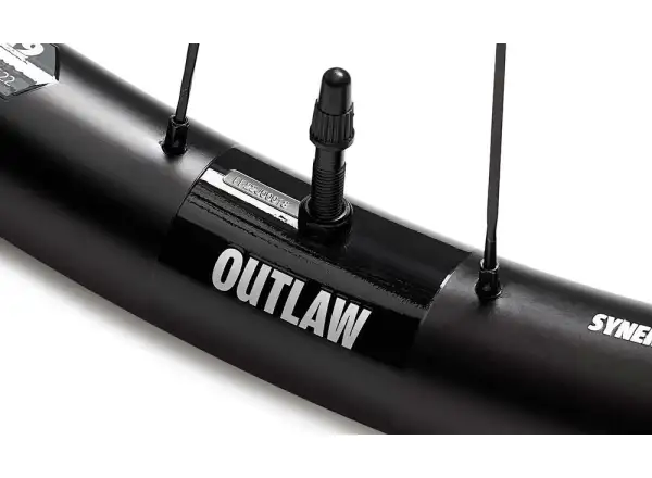 FFWD OUTLAW Carbon Boost 30 mm 29" vypletená kola MattBlack