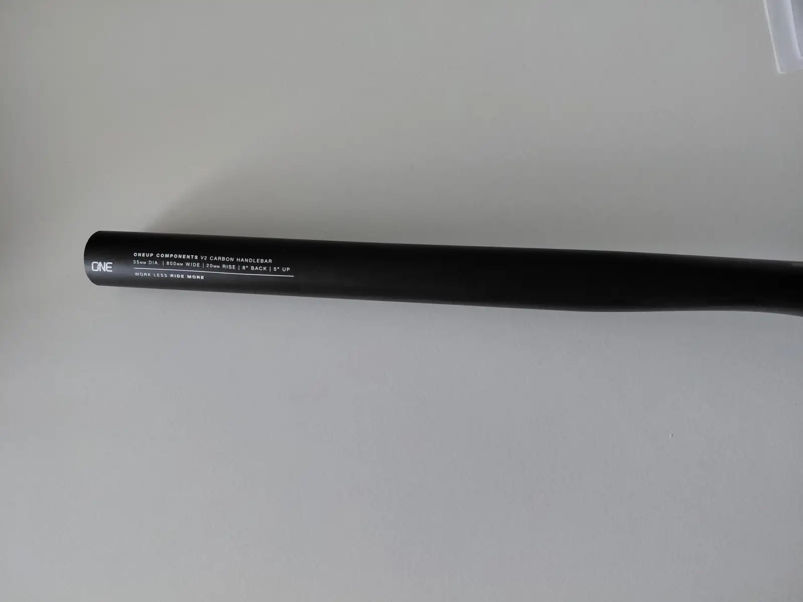 OneUp řídítka V2 Carbon 35/720 mm zkrácená černá 20 mm zdvih