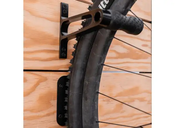 Lezyne CNC Alloy Wheel Hook nástěnný držák na kolo black