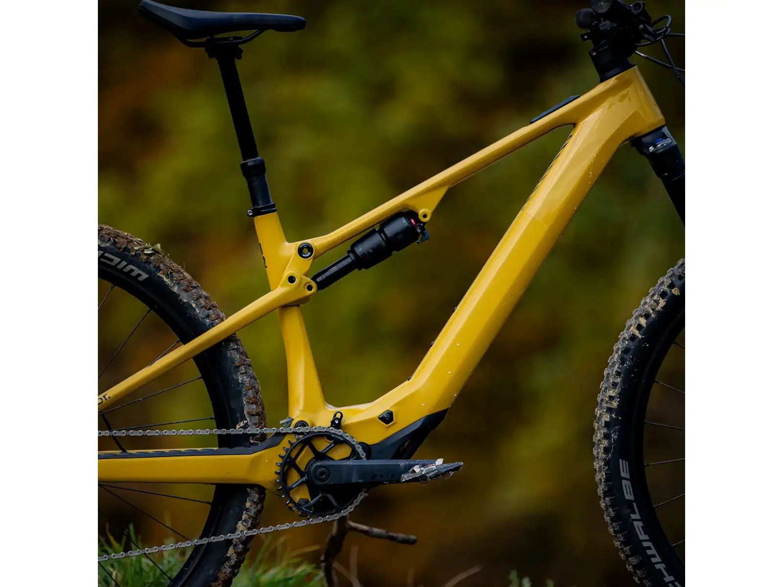 Superior iXF 9.2 celoodpružené elektrokolo Matte Mustard