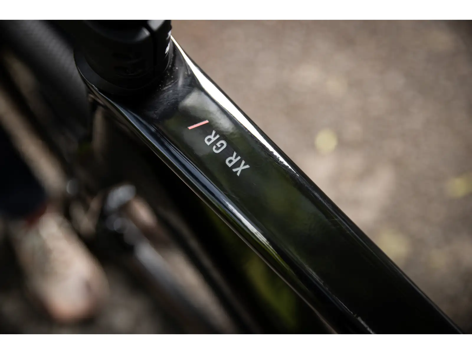 Superior XR 9.8 GR gravel kolo Matte Carbon/Gloss Black