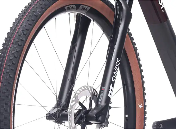 Superior XF 9.6 Team celoodpružené kolo Gloss Carbon/Red Carbon