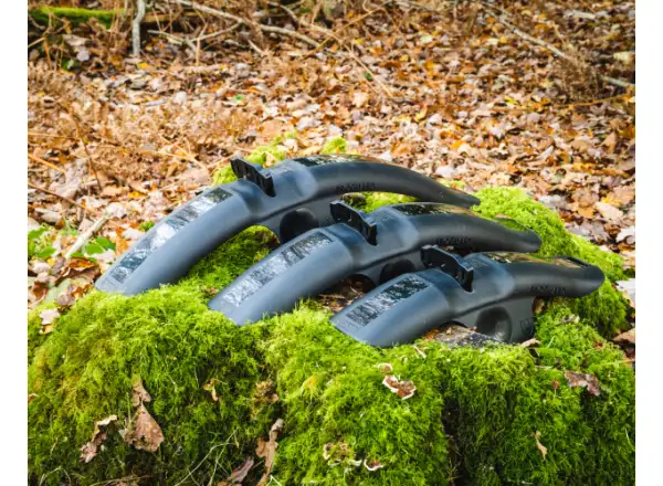 RRP ProGuard Standard Bolt-On V2 přední blatník černá