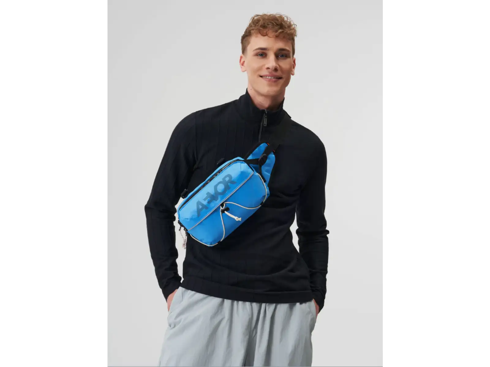 Aevor Bar Bag taštička přes rameno/ledvinka/cyklo řídítka Proof Retro Blue