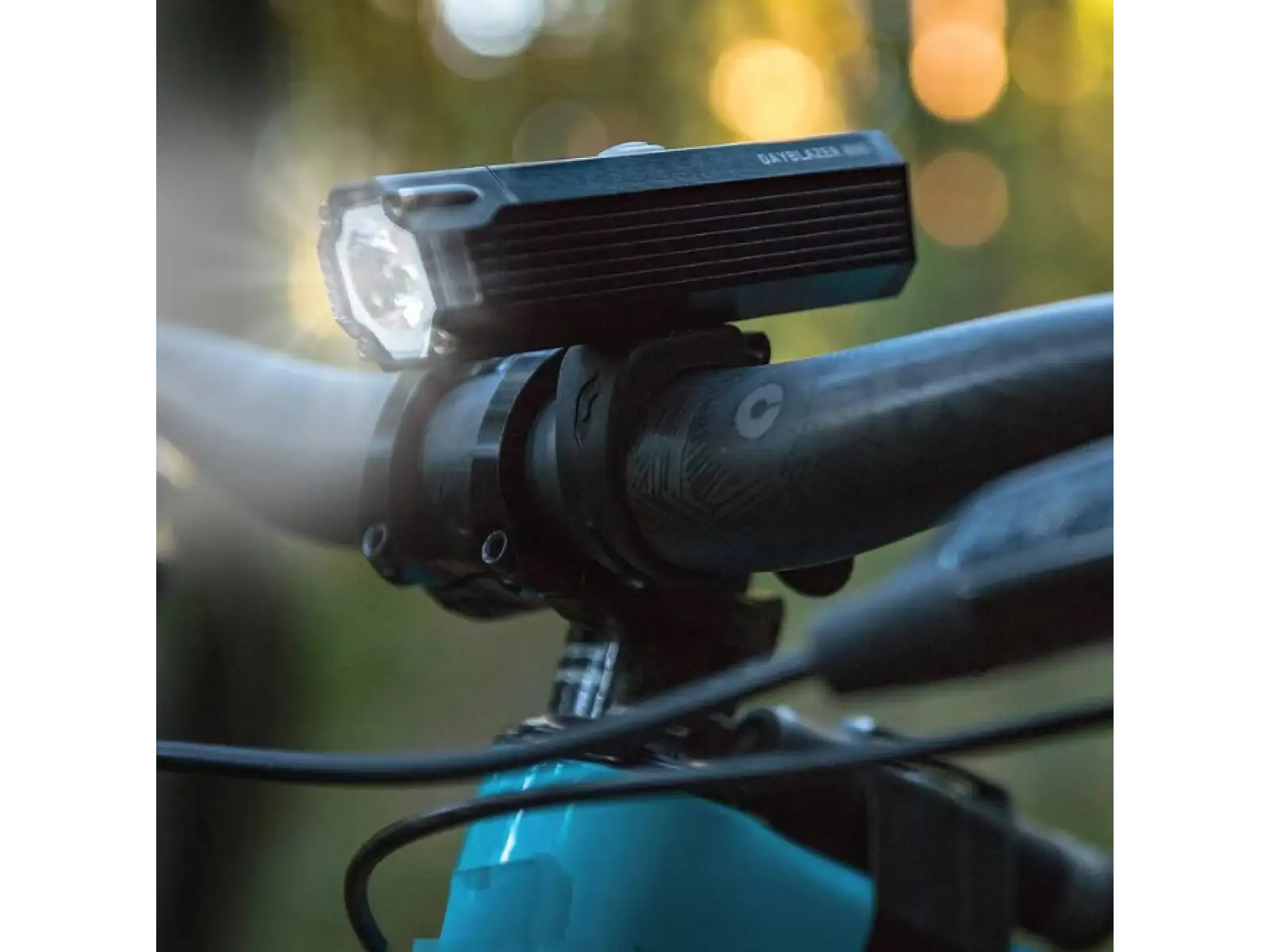 Blackburn Dayblazer 1000 USB-C přední světlo