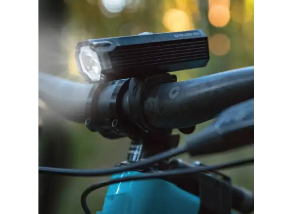 Blackburn Dayblazer 1000 USB-C přední světlo