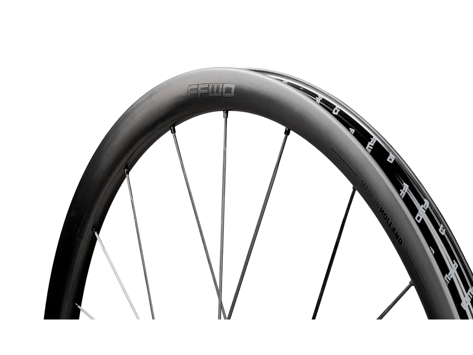 FFWD RAW CS 33 silniční vypletená kola Matt Black