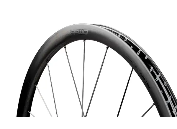 FFWD RAW CS 33 silniční vypletená kola Matt Black