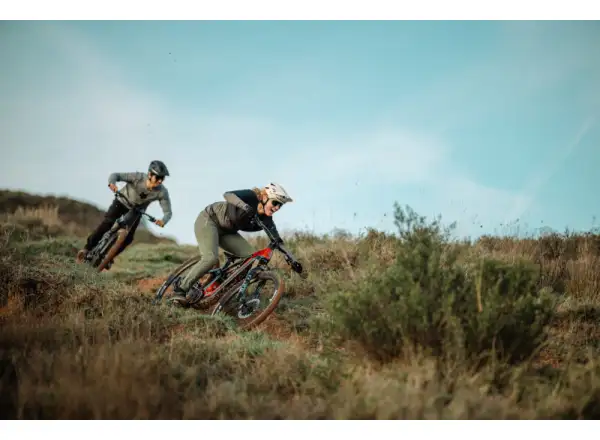 Cannondale Moterra Carbon 2 celoodpružené elektrokolo Jade (JDE)