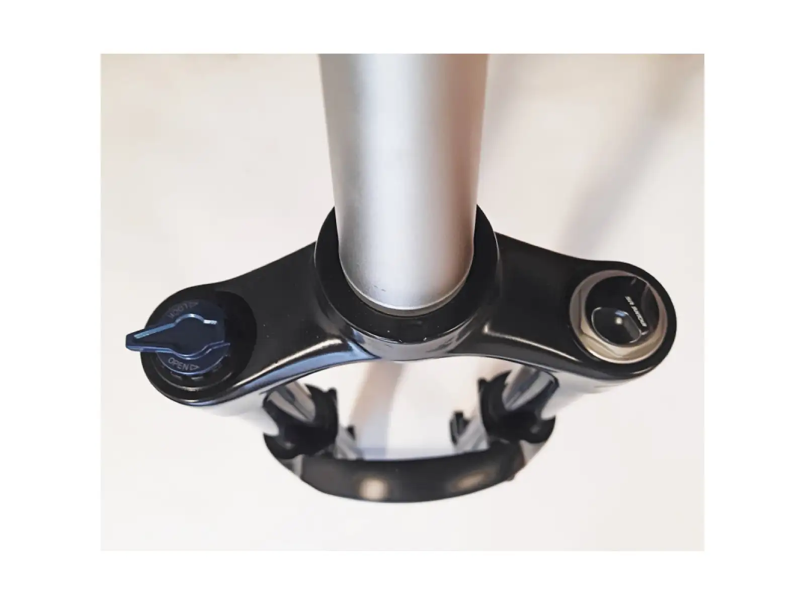 SR Suntour XCR 34 Air LO-R 140 mm 27,5" Boost odpružená vidlice černá