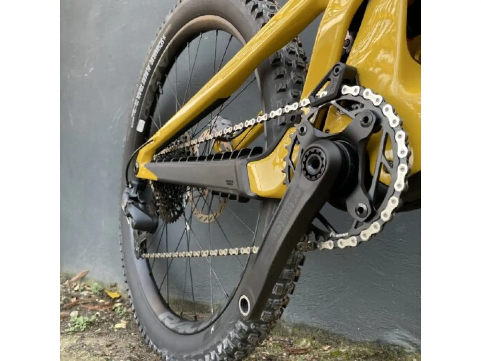 Santa Cruz Heckler SL 1 C MX S celoodpružené elektrokolo Gloss Mustard