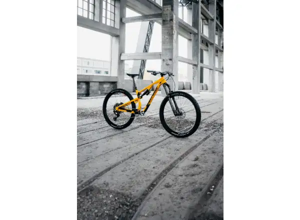 Nukeproof Reactor Alloy Pro 290 Eagle 90 celoodpružené kolo Yellow
