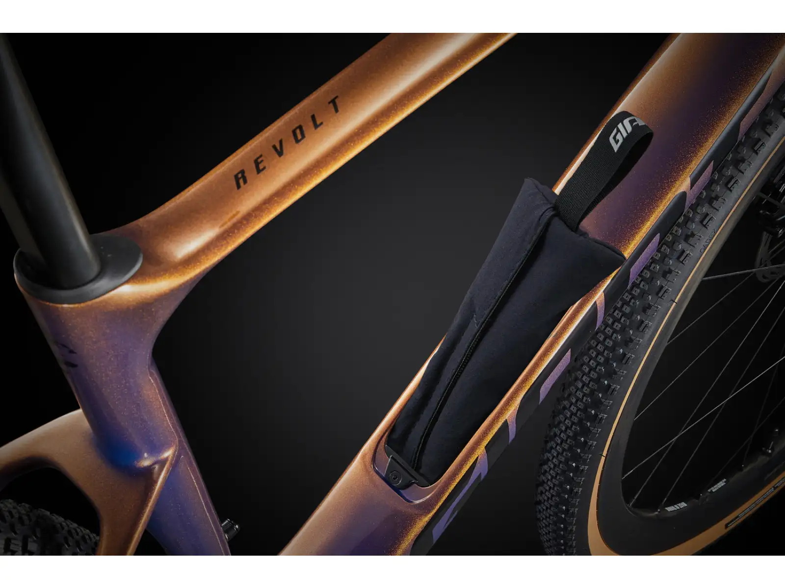 Giant Revolt Advanced Pro 1 gravel kolo Meteor Storm