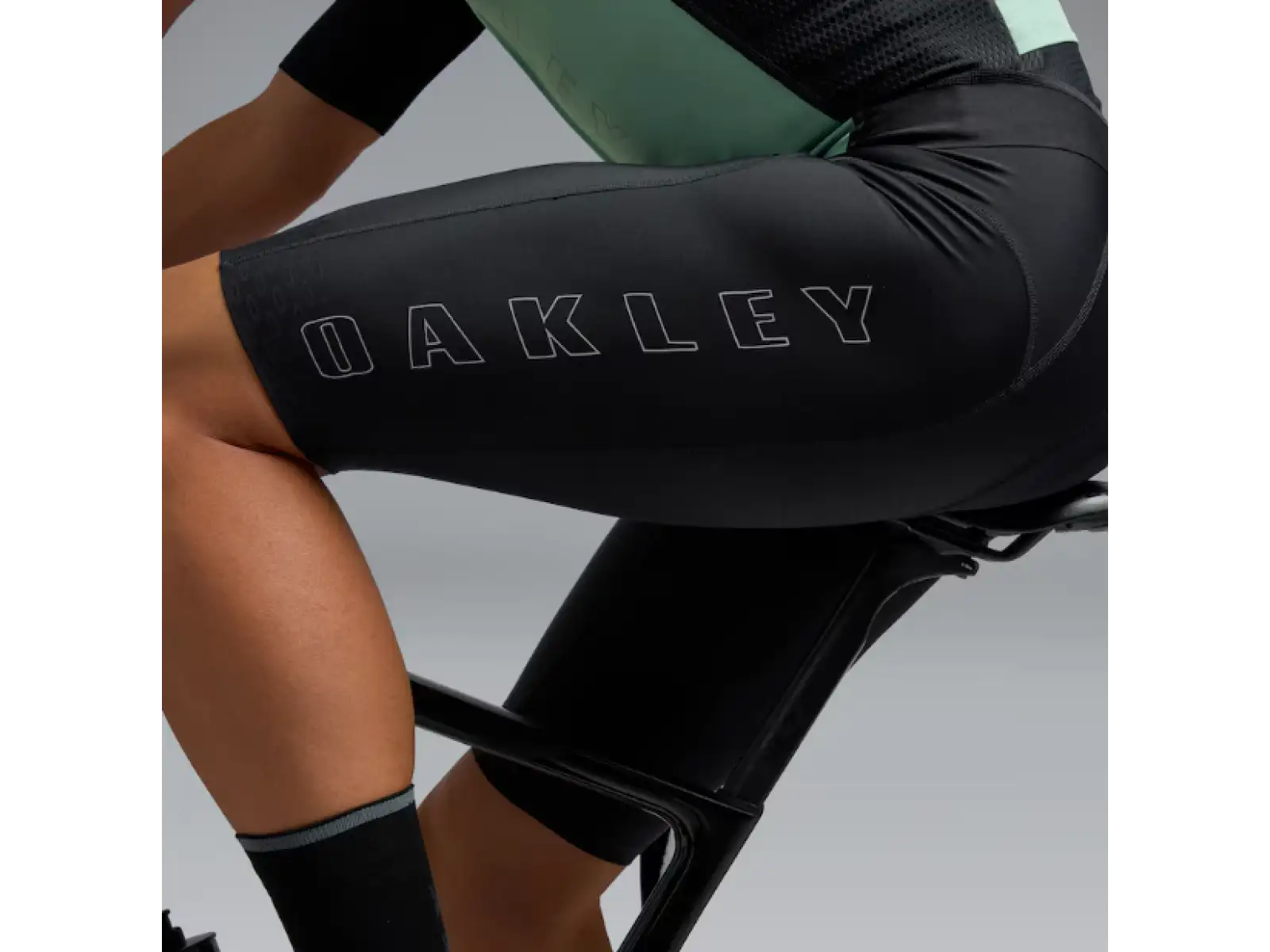 Oakley Endurance pánské kraťasy s vložkou a laclem Pitch Black