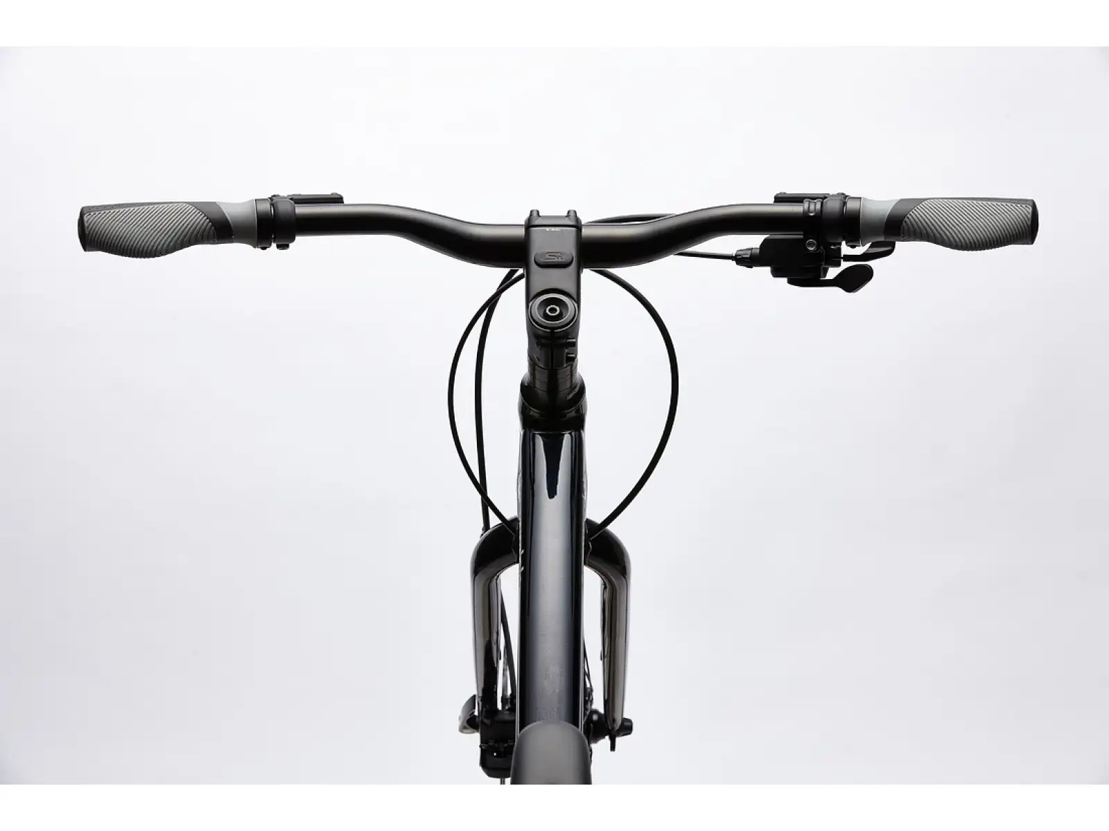 Cannondale Quick 4 trekingové kolo Graphite