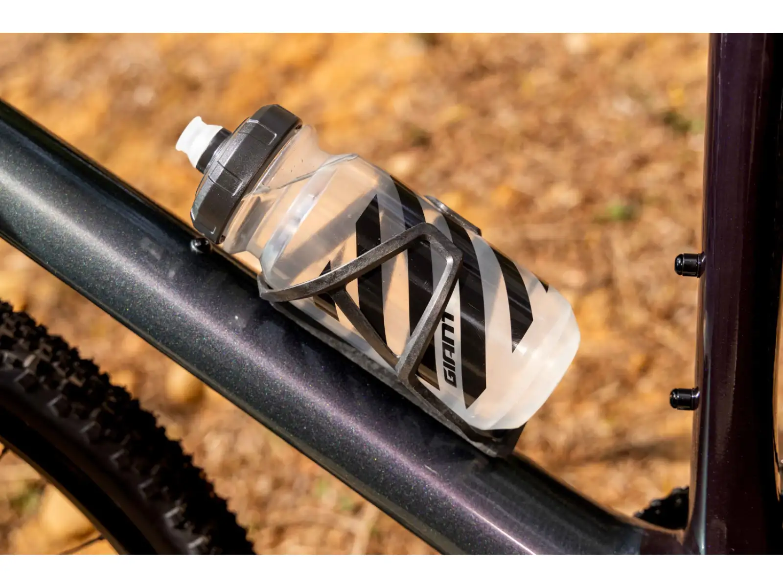 Giant Airway Elite Matt košík na láhev Black/Gloss silver