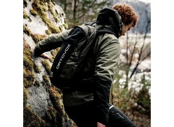 Ortovox Traverse 20 horolezecký batoh 20 l Black Raven