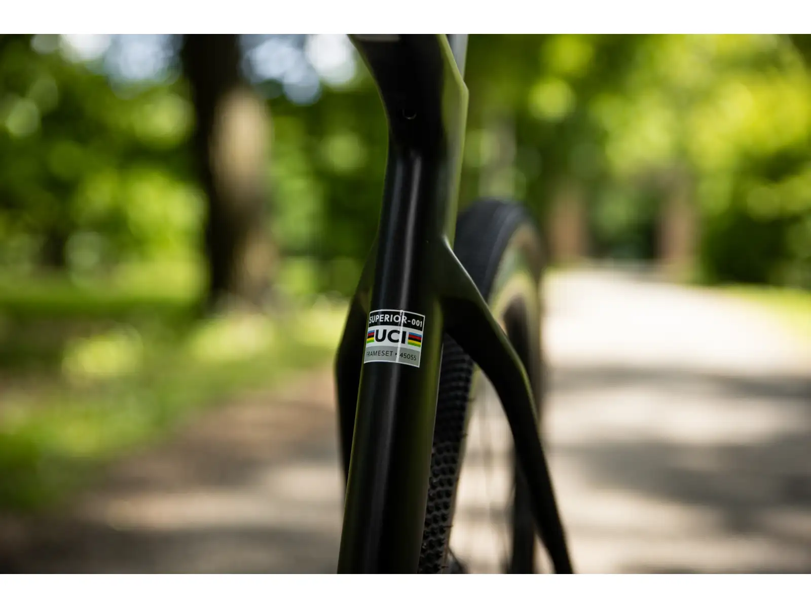Superior XR 9.8 GR gravel kolo Matte Carbon/Gloss Black