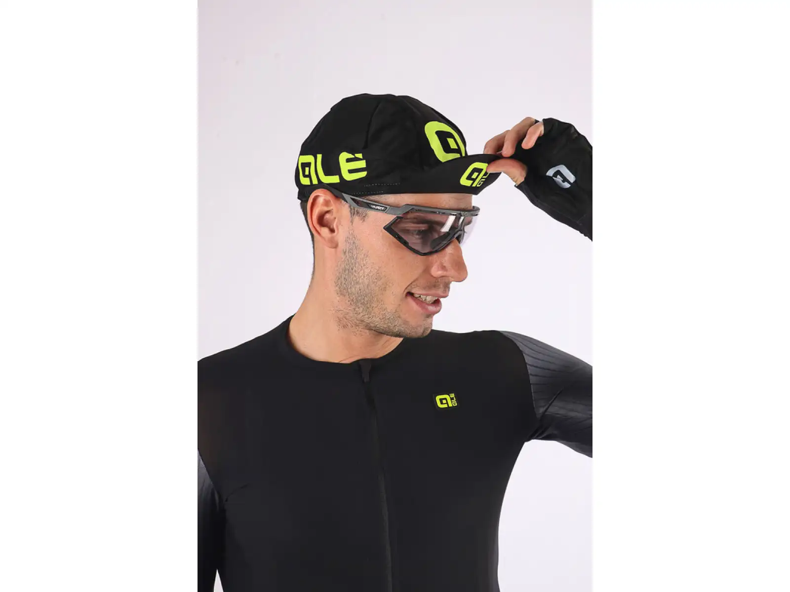 Alé letní cyklistická čepice černá/svítivě žlutá