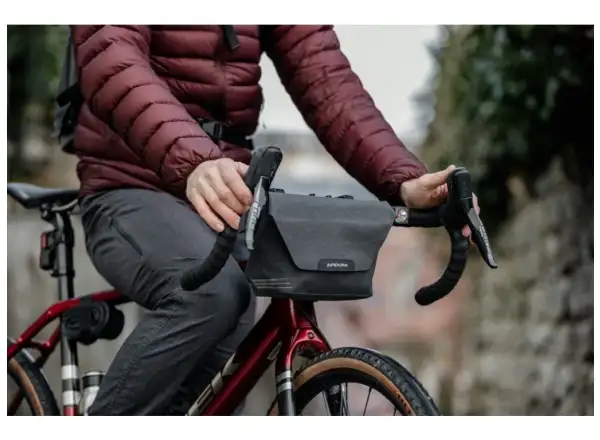 Apidura City handlebar brašna na řidítka 2 l tmavě šedá