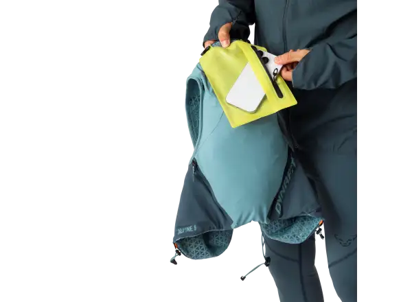 Dynafit Alpine 8 l běžecká vesta Smoke Blue/Cinder