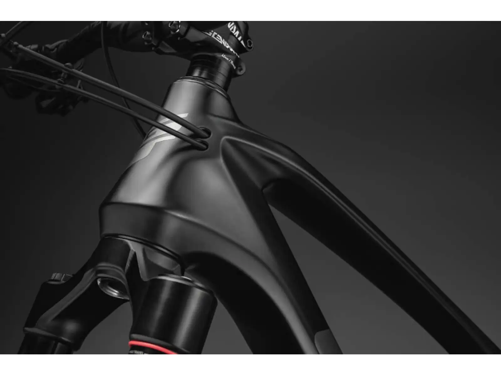 GT Force Carbon Pro DGR horské kolo