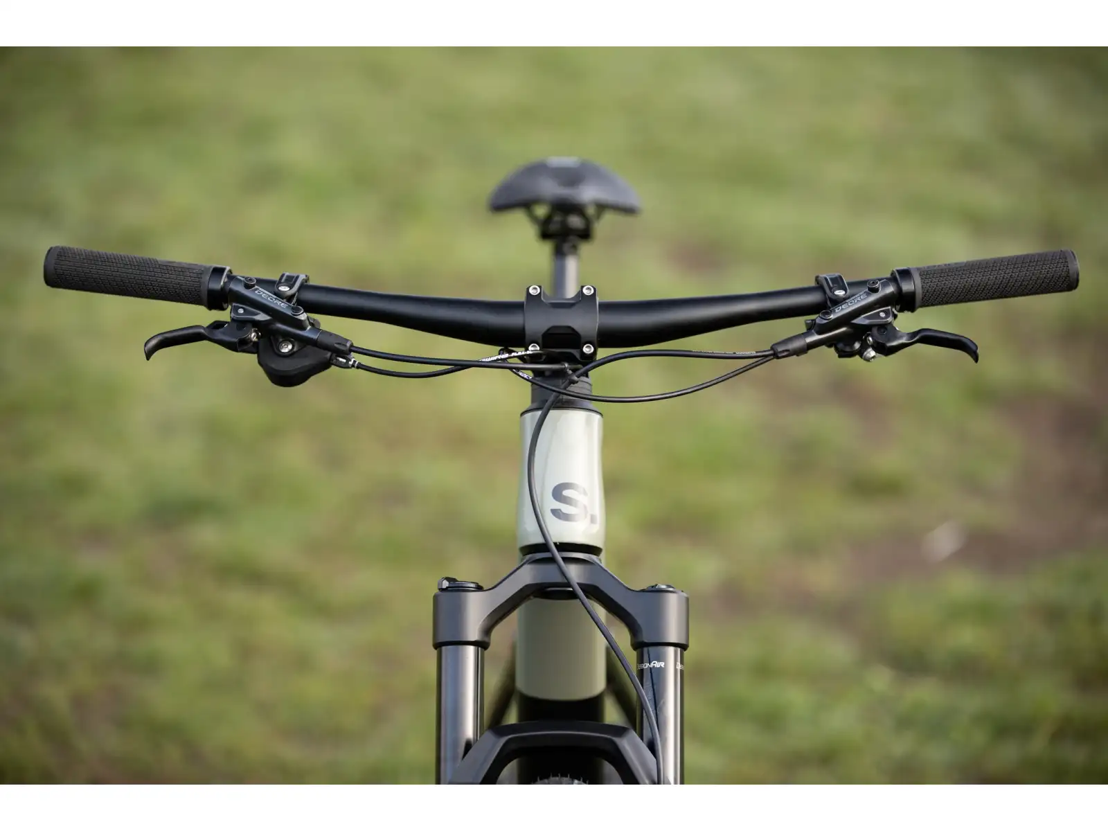 Superior XF 9.6 DC horské kolo Matte Carbon/Grey