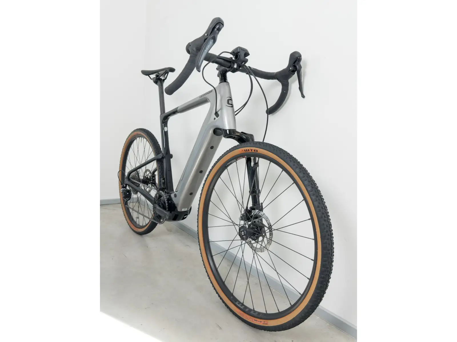 Cannondale Topstone NEO Carbon Lefty 3 GRY gravel elektrokolo vel. L PROVĚŘENO