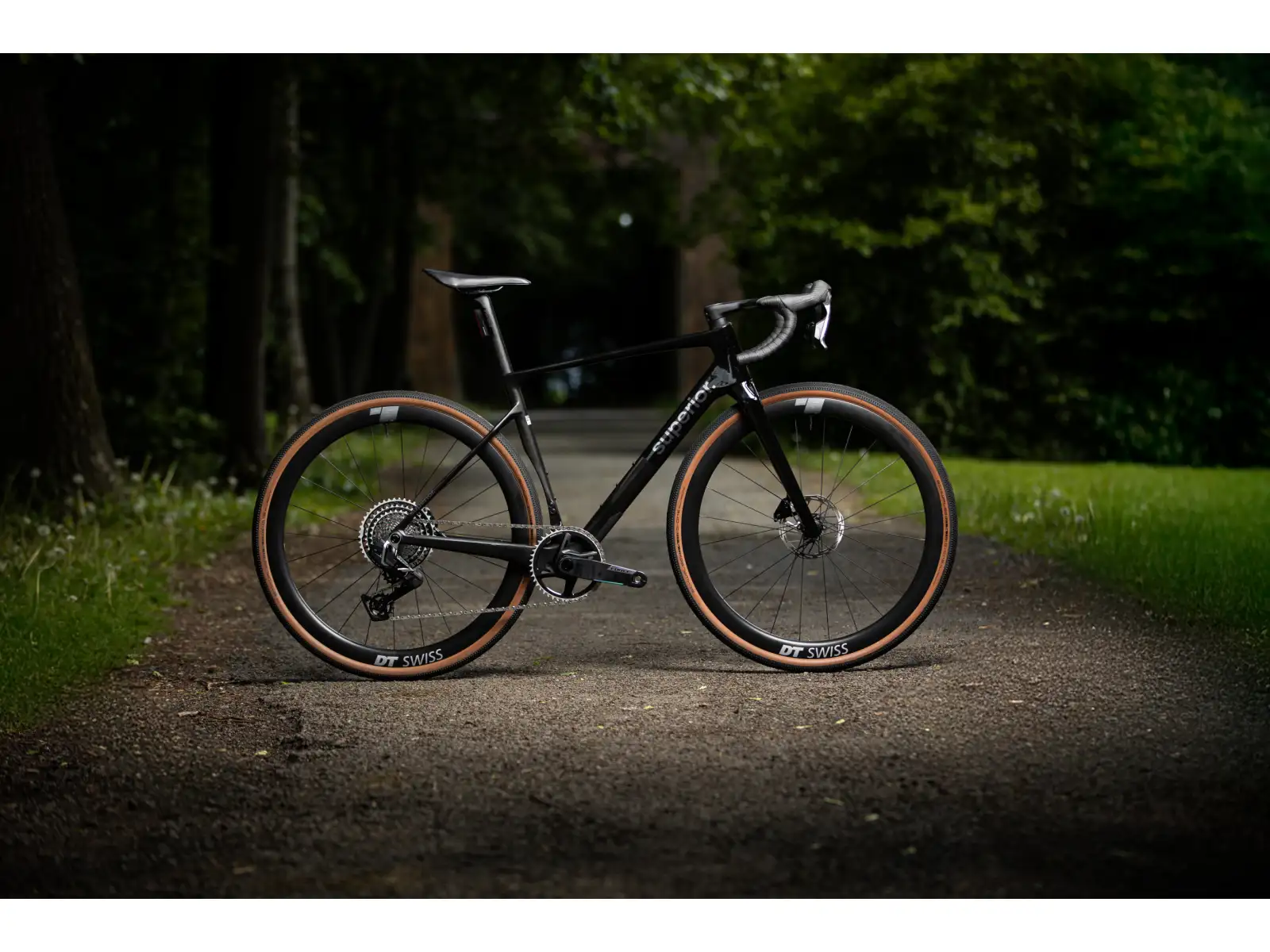 Superior XR 9.8 GR gravel kolo Matte Carbon/Gloss Black