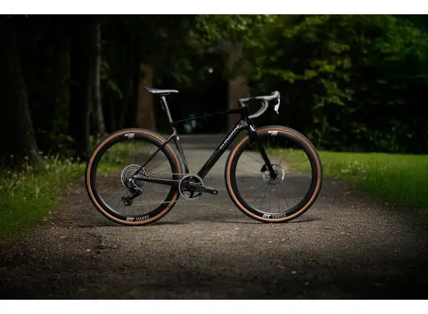 Superior XR 9.8 GR gravel kolo Matte Carbon/Gloss Black