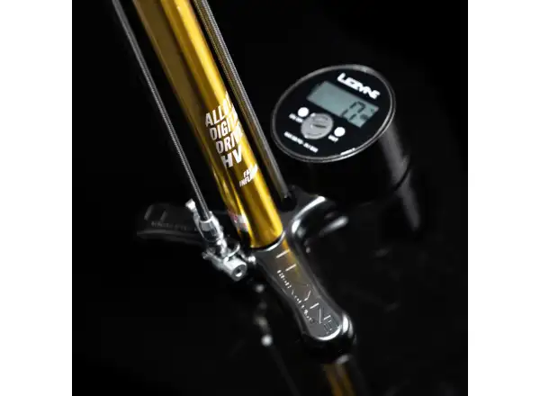 Lezyne 18K Digital Drive dílenská pumpa GOLD/BLACK