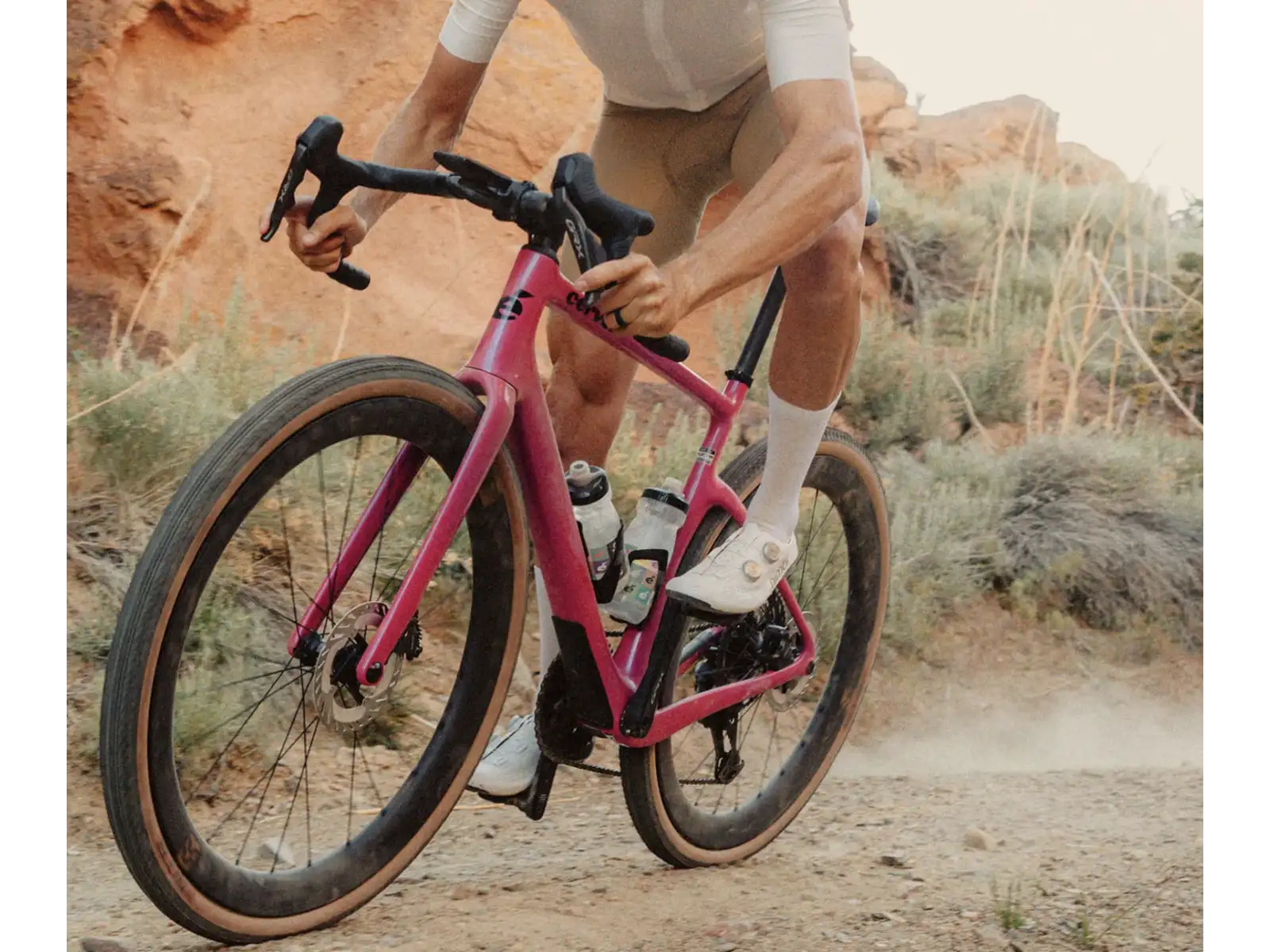 Cervélo Aspero SRAM Apex 1 gravel kolo Dusty Unicorn