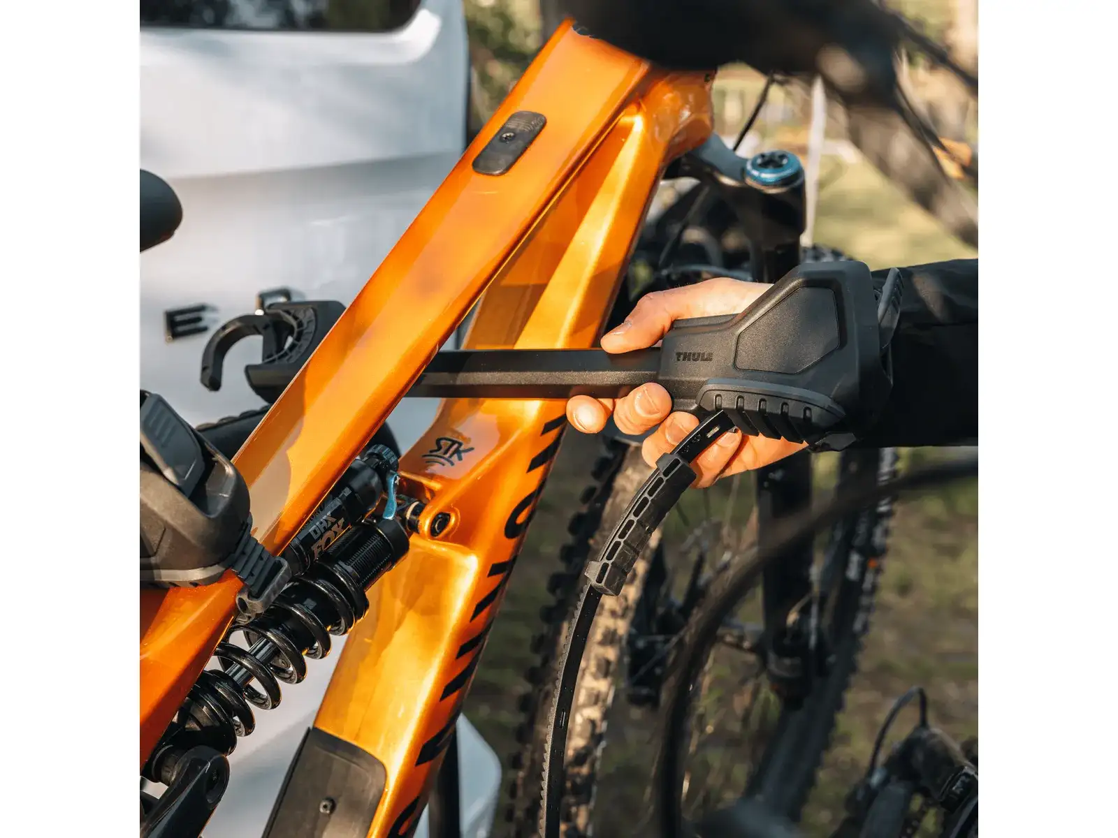Thule VeloSpace 3 nosič pro 3 kola na tažné zařízení