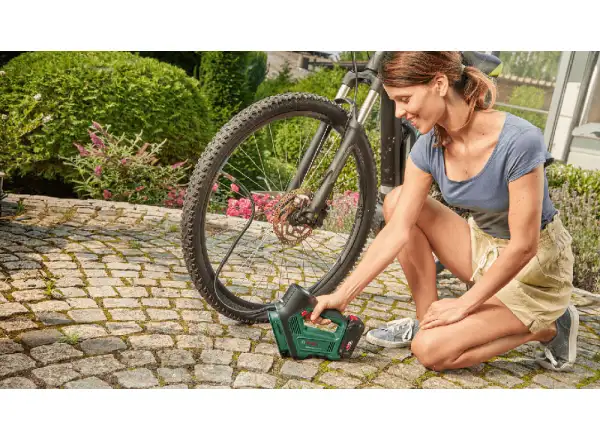 Bosch UniversalPump 18V Cordless Pneumatic Pump + Starter-Set 18V