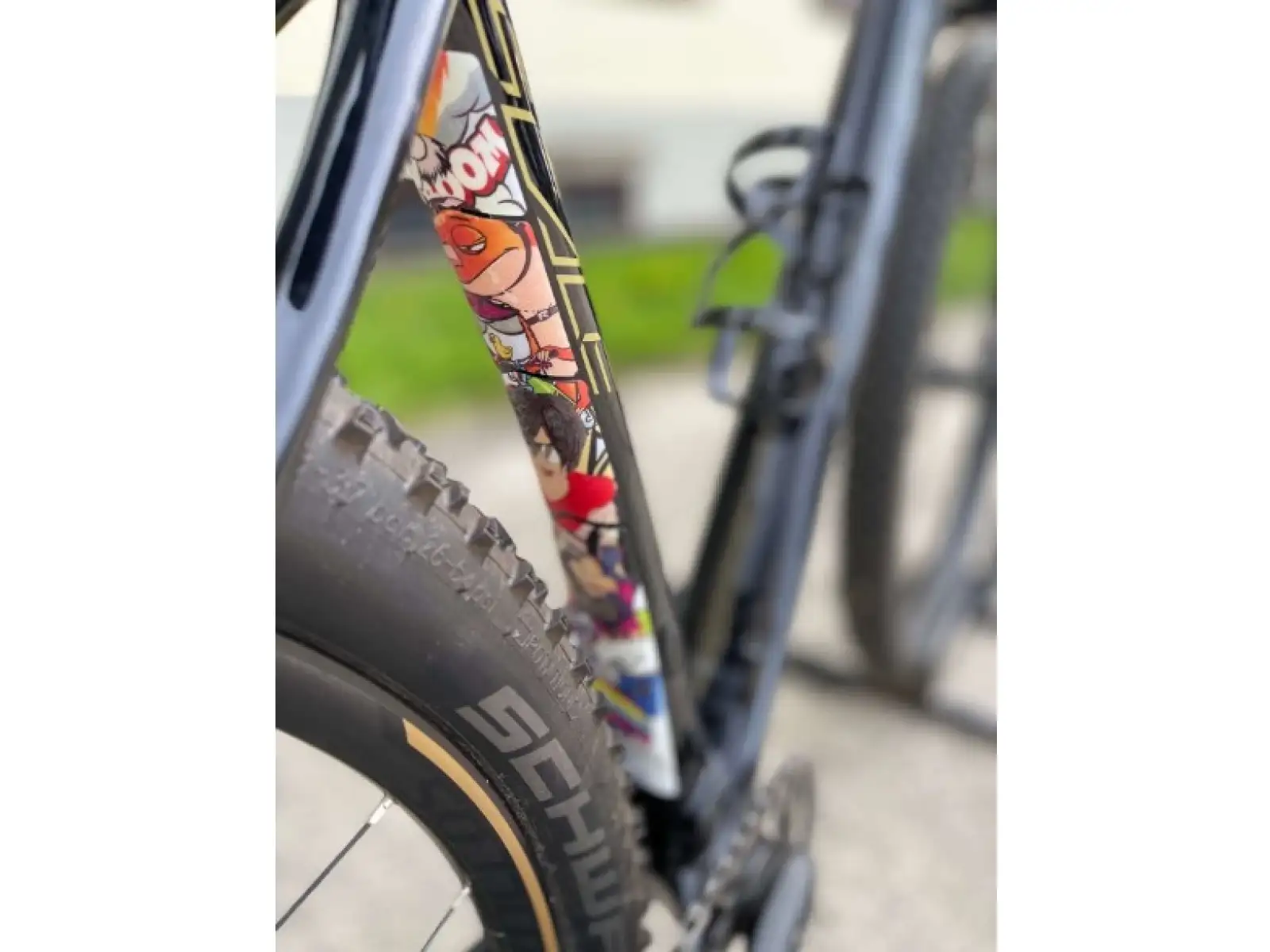 Rie:sel Design TAPE 3000 fólie na rám Stickerbomb Eyecatcher