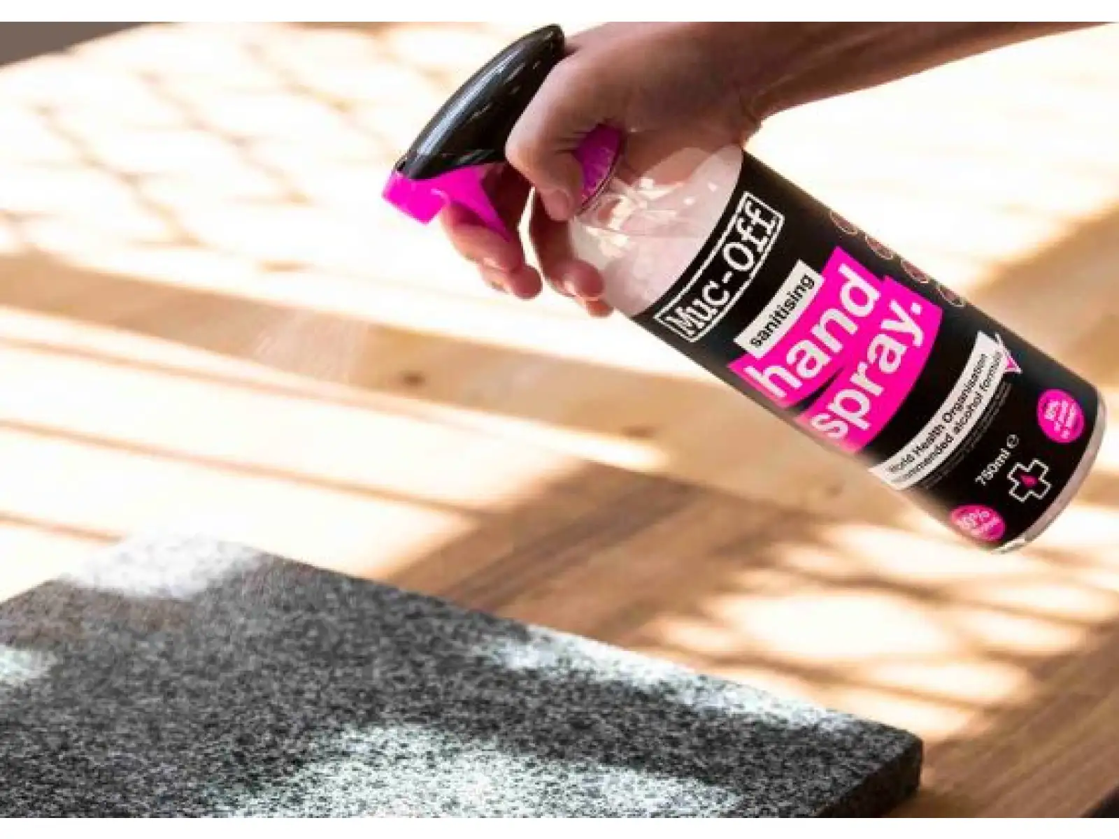 Muc Off Sanitising Hand Spray antibakteriální sprej na ruce 750 ml