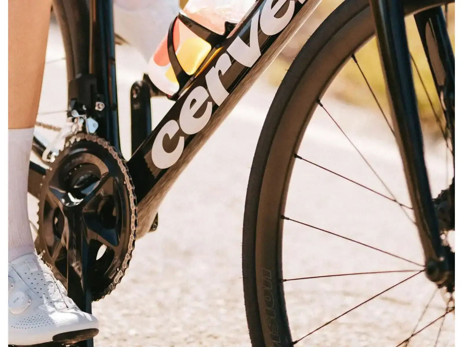 Cervélo Caledonia 105 Di2 silniční kolo Carmine